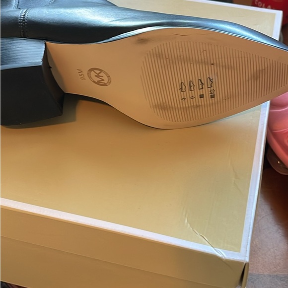 Michael Kors Kinlee booties - Picture 4 of 6